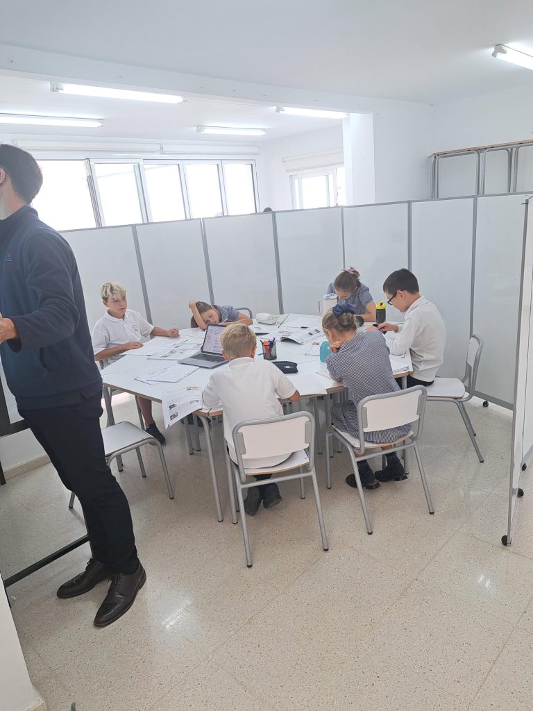 Classroom with white gloss laminate room dividers